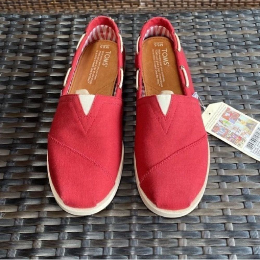 Toms men’s shoes size 8.5.